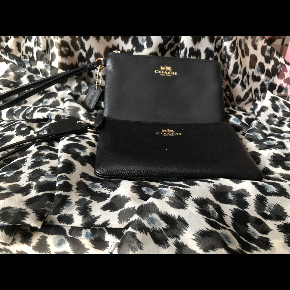 🎉HOST PICK🎉Coach Wristlet - Picture 8 of 14